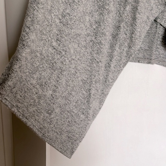 NWOT ASYMMETRICAL CARDIGAN LIGHT GREY - Picture 3 of 9